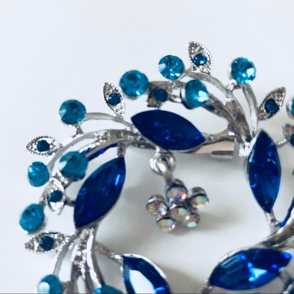 Rhinestone Brooch Pin in Blue. - Picture 2 of 7